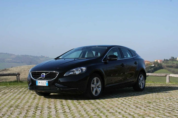 Volvo V40 D2 Momentum: prova su strada