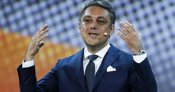 Renault, Luca de Meo: ‘Il blocco delle vendite di auto termiche deve essere spostato al 2040’