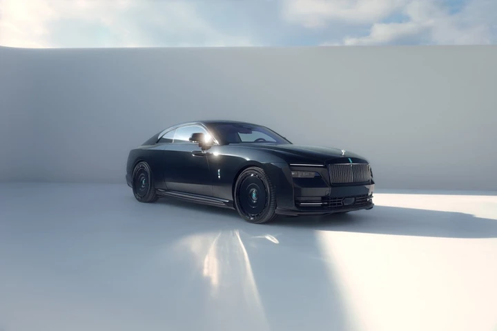 Rolls-Royce Spectre by Spofec: stile e performance in una veste Dark