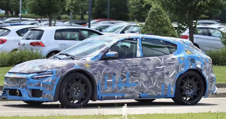 L'elettrico non convince, Ferrari rimanda il secondo modello alla spina