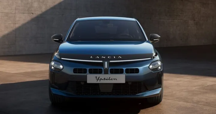 Lancia Ypsilon, la versione benzina con cambio manuale pronta a salvare le vendite