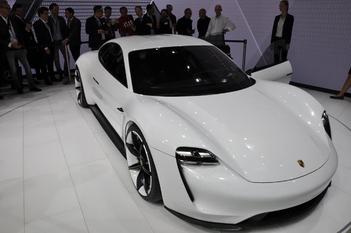 Porsche Mission E Concept: l’elettrica del futuro a Francoforte