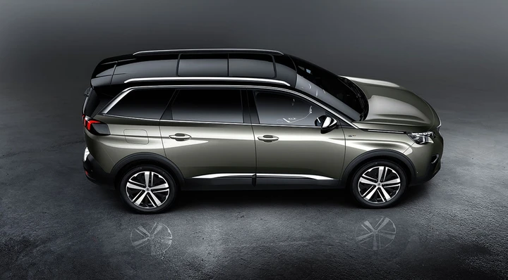 Nuova Peugeot 5008, foto ufficiali