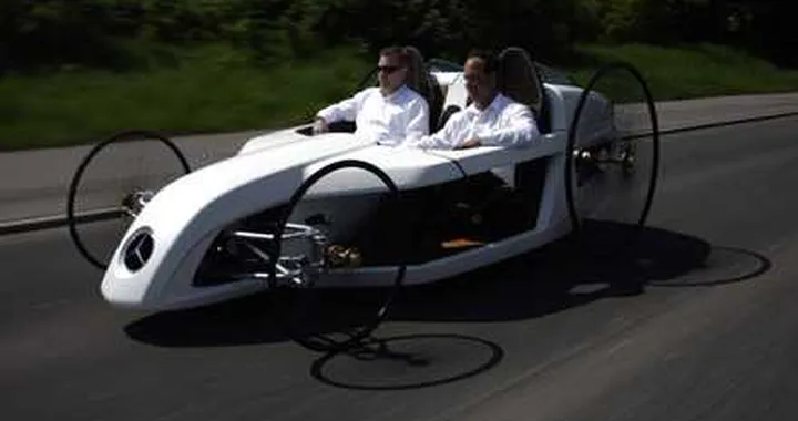 F-CELL Roadster: sulle orme di Bertha Benz