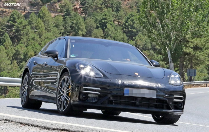 Porsche Panamera Sport Turismo: le foto spia del facelift