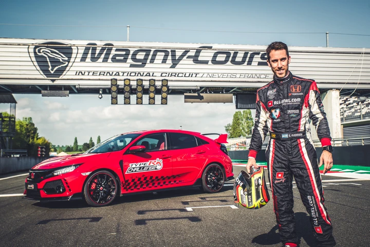 Honda Civic Type R: record a Magny-Cours
