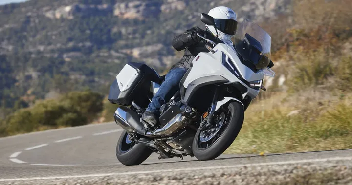 Le migliori moto per viaggi lunghi: il meglio del turismo a due ruote