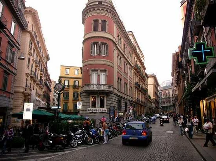 A Napoli con un SMS si prenota la sosta (abusiva)