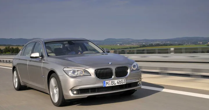 Bmw 750Li Model Year 2011: limousine bavarese