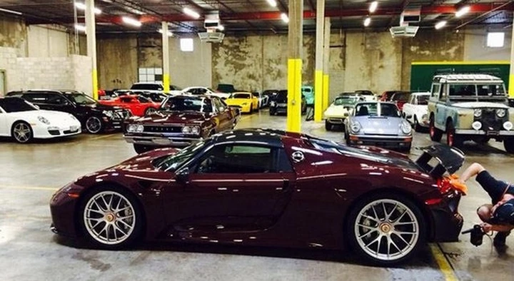 Texas, il Petrol Lounge: uno dei garage più grandi e lussuosi del mondo