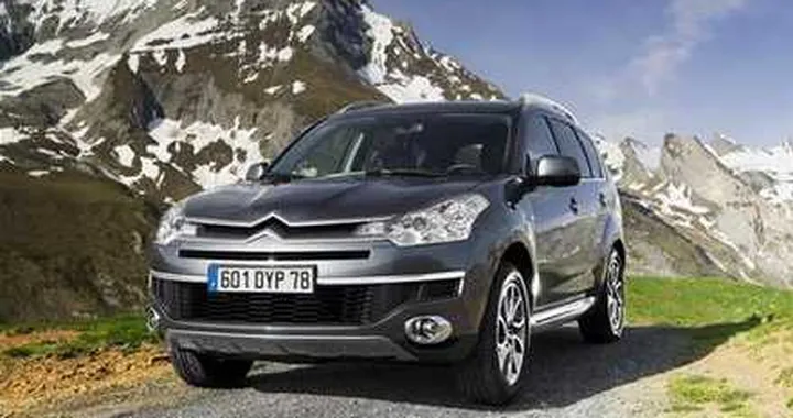 Cambio e interni nuovi per la Citroen C-Crosser