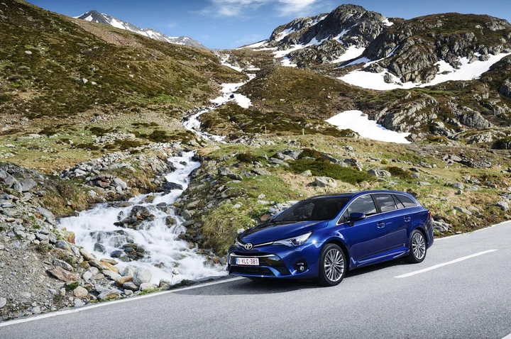 Toyota Avensis 2015: le foto ufficiali