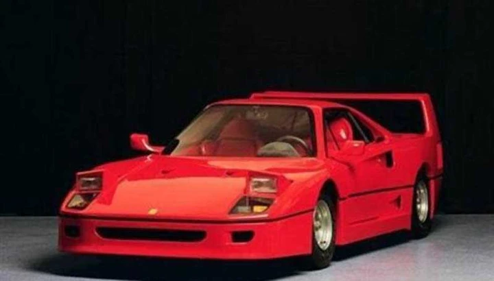 Ferrari F40, un giocattolino per bambini