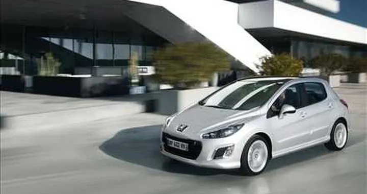 La Peugeot 308 restyling si prepara al debutto