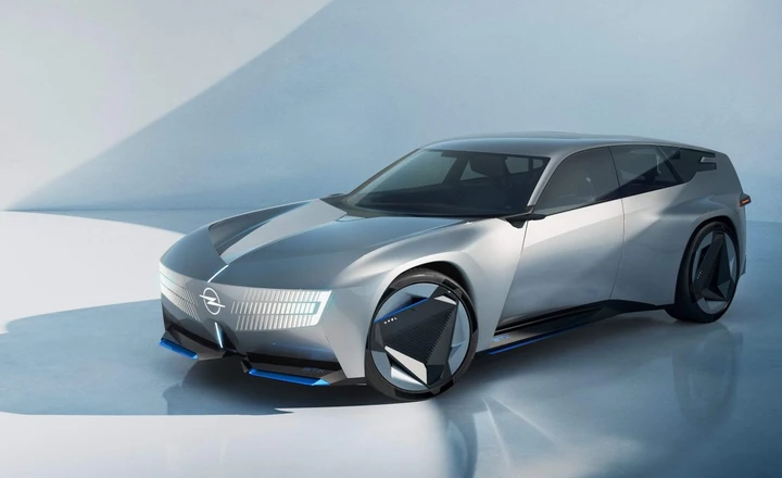 Opel STX Concept: a Parigi c'è la station wagon elettrica del futuro
