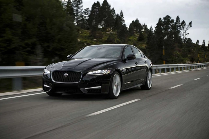 Nuova Jaguar XF 2016: primo contatto