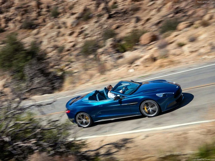 Aston Martin Vanquish Volante: le immagini ufficiali