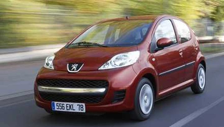 Miss Italia nel Mondo sulla Peugeot 107