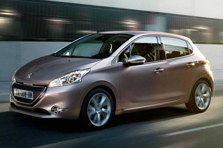 Peugeot 208, prime foto ufficiali