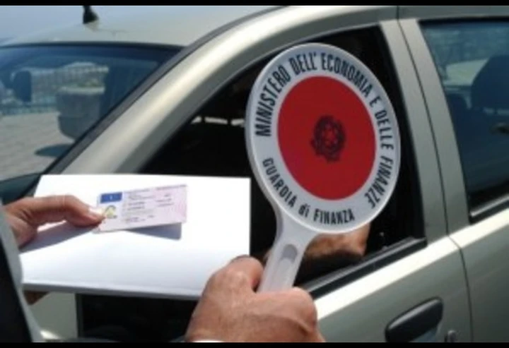 Guidare senza patente non sarà più reato