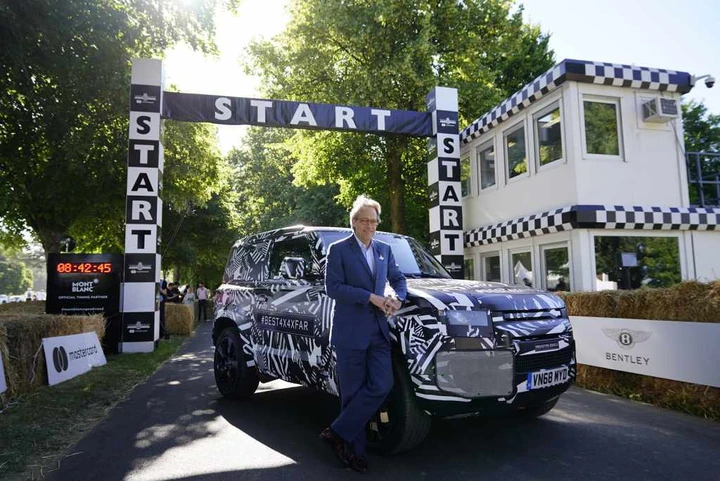 Land Rover Defender: il prototipo della nuova generazione protagonista a Goodwood