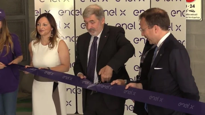 Auto elettriche: Enel X installa a Genova una nuova colonnina di ricarica