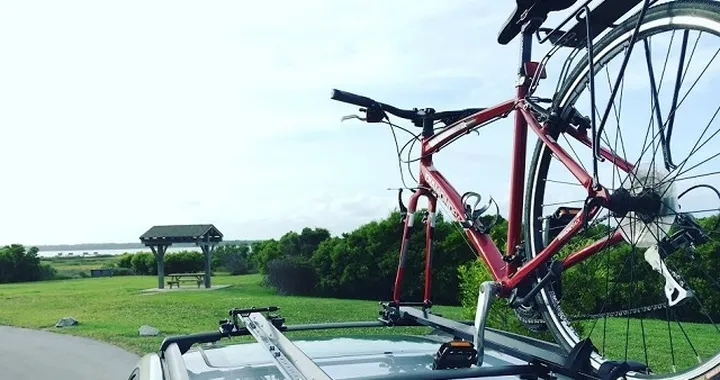 Come trasportare bici ed eBike in auto: regole e modalità