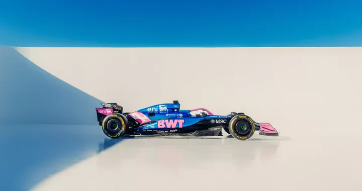 Alpine A525: musica, spettacolo e velocità, la Formula 1 2025 parte col botto