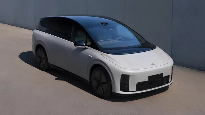 Li Auto i8, il SUV minimalista da 536 CV che sfida i big del lusso
