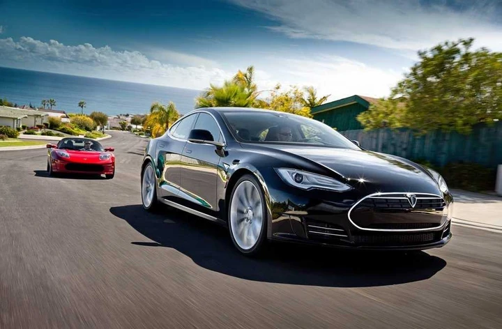 Tesla Model S: in arrivo nuove versioni