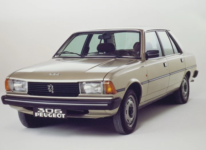 Peugeot 305: le foto storiche ufficiali