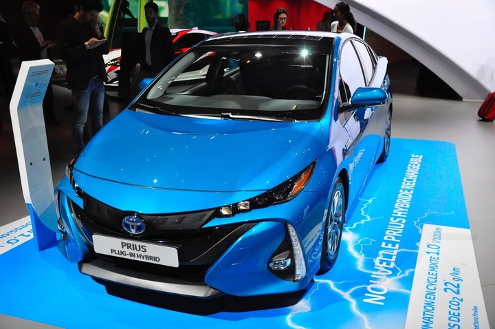 Toyota Prius Plug-in al Salone di Parigi 2016