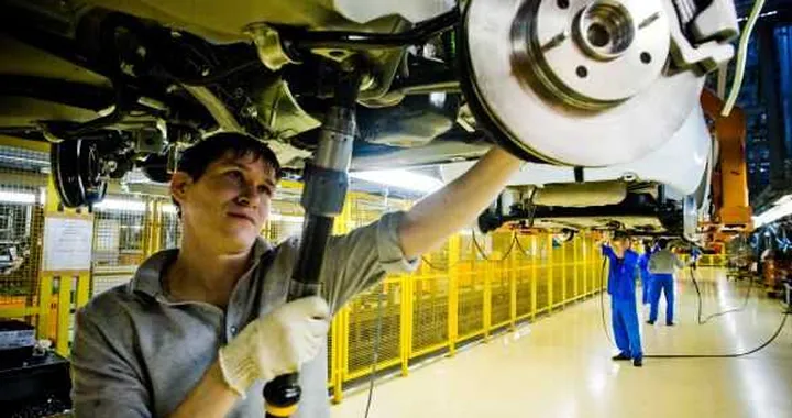 Avtovaz: troppo caldo, tutti a casa
