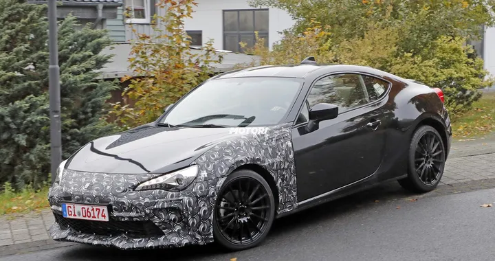 Subaru BRZ facelift: le foto spia