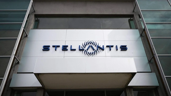 Stellantis torna a ruggire in America: 13 miliardi per cambiare tutto