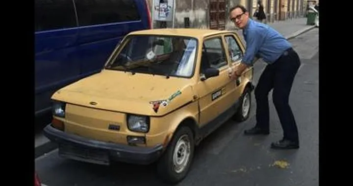 Tom Hanks presenta la sua nuova auto: una 126