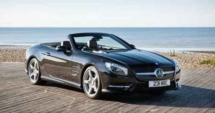 Mercedes SL 500, prezzo da 117.057 euro