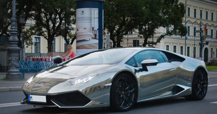 Lamborghini Huracan by Print Tech: supercar in abito cromato