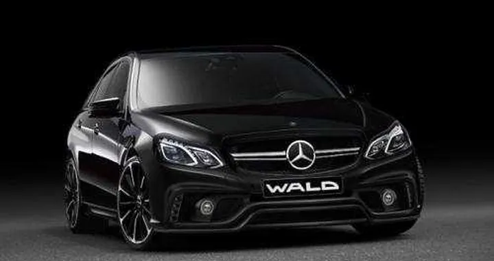 Mercedes Classe E e Toyota Crown by Wald International
