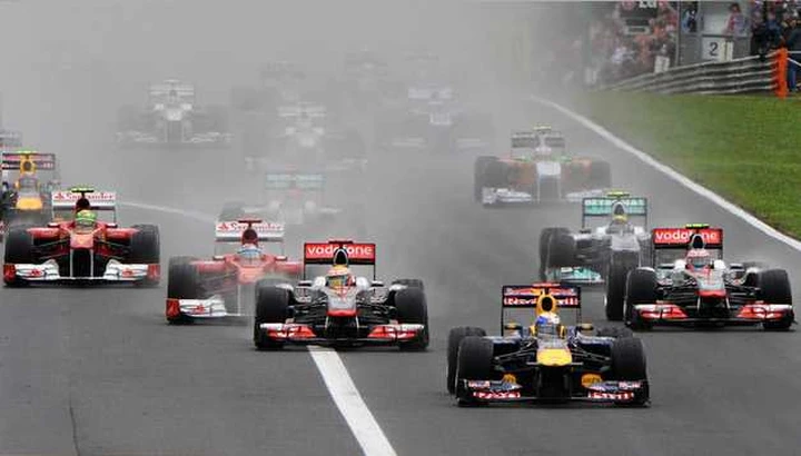 F1, in Ungheria vince la pioggia (e lo spettacolo)