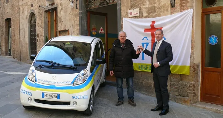 Peugeot: una iOn per l’Arciconfraternita di Misericordia di San Gimignano