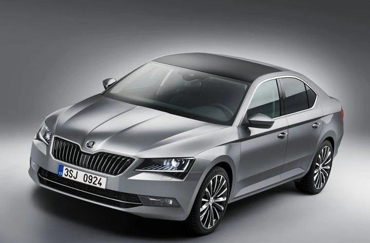Nuova Skoda Superb MY 2015: prime immagini ufficiali