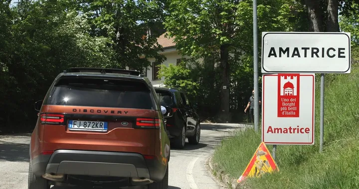 Land Rover: viaggio di solidarietà ad Amatrice con la nuova Discovery