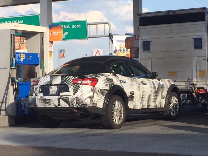 Maserati Levante, avvistamento in autostrada