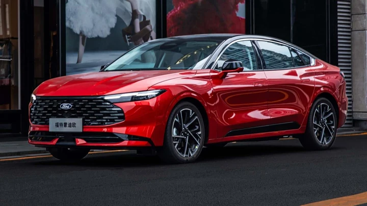 Ford presenta il nuovo Mondeo 2026: restyling esclusivo per la Cina