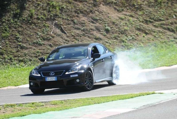 Lexus IS F: prova su strada e in pista