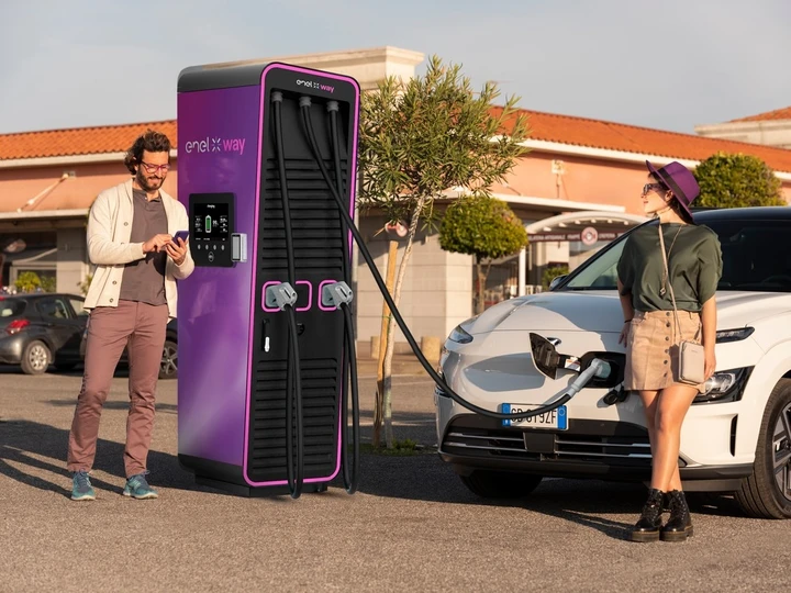 Enel X Way aggiorna le tariffe: i prezzi 2023