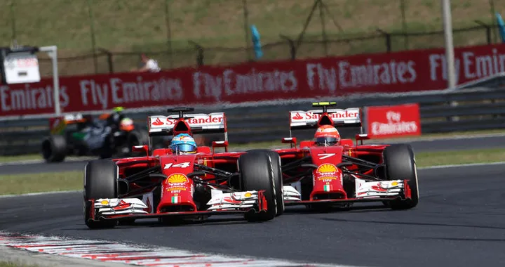 Le Ferrari vengono inquadrate poco e i cronisti Rai gridano al complotto