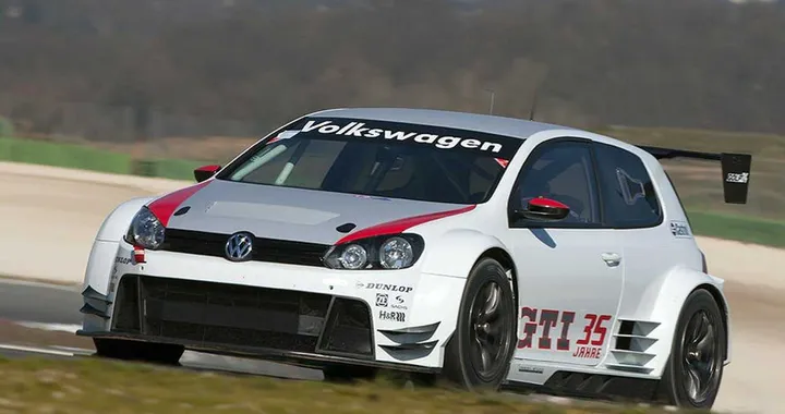 Volkswagen Golf 24 alla 24 Ore del Nurburgring