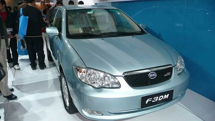 In vendita la BYD ibrida a pannelli solari
